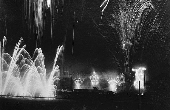 1905-CNE-fireworks-display-Toronto__570x430